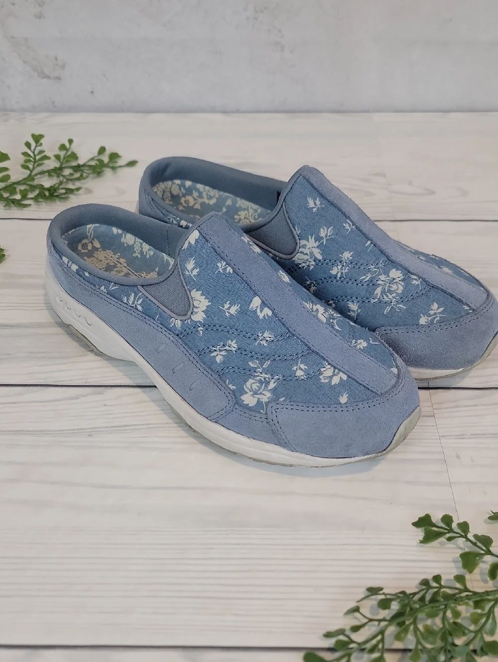 Easy Spirit Traveltime Slip-On Walking Mules in Light Blue Floral Size 7.5